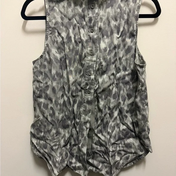 Patterned Collared Tank - Picture 2 of 3